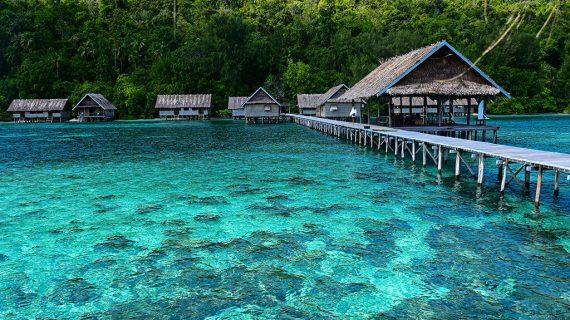 Aktivitas Pendidikan dan Penelitian di Teluk Etna, Papua Barat Indonesia